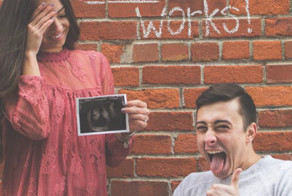 Женщина и ее парализованный жених оригинально объявили о неожиданном пополнении их семьи