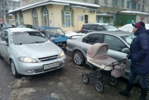 В Рязани девушка на Шевроле задела коляску с ребенком