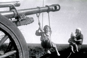 50 исторических фотографий о том, как играли дети прошлых поколений