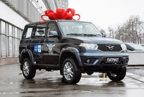 Смелому сотруднику Почты России подарили автомобиль