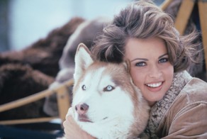 Бывшая модель Playboy удалила свои грудные импланты, утверждая, что они сделали ее больной