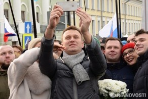 Поминали Немцова, порвали три баяна