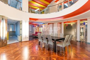 Продаётся "элитная вилла" за 899 000 000 рублей