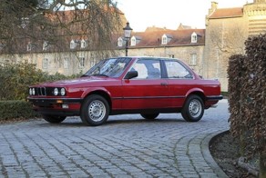 BMW 323i 1985-го года с пробегом 247 километров