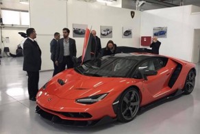 Самый дорогой Lamborghini вручили шейху из ОАЭ