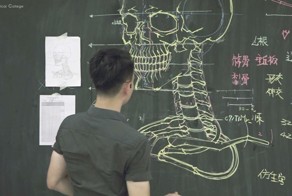 Этот тайваньский учитель невероятно красиво умеет рисовать мелом