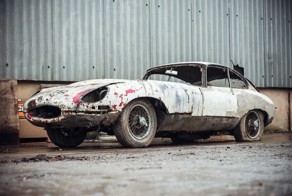 Ржавый раритетный Jaguar, простоявший 20 лет в сарае