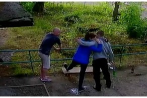 Подвыпившей жительнице Нижнего Тагила сломали ногу по её просьбе