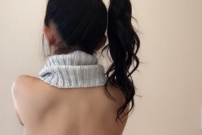 21-летняя модель с «аниме-телом» завоевывает подписчиков при помощи одного свитера