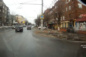 Авария дня. В Иванове Инфинити врезался в стену дома