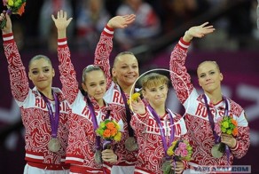 Родная мать оставила гимнастку-чемпионку на улице, прикарманив все награды и деньги