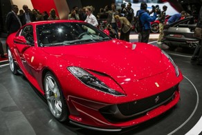 Ferrari 812 Superfast - важно слышать звук мотора