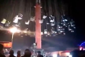 На китайской ярмарке с пятиметровой высоты рухнула карусель с людьми