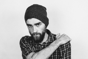Кавказец подошел к несовершеннолетней девочке и что-то шепнул ей на ухо. Это возмутило окружающих!