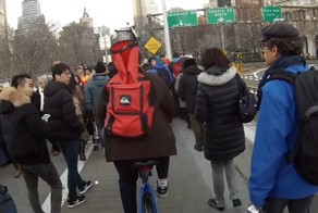 Ходить по велодорожкам - явление международное!