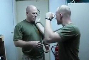 Военнослужащий показал, как вырубить противника одним ударом