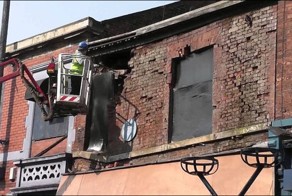 Рабочий «нащупал» кирпич на котором всё держалось 