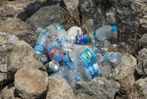 Вот почему нельзя повторно использовать пластиковую бутылку для воды, даже если вы ее помыли. Жуть!