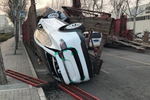 Две новенькие Tesla Model X упали с китайского автовоза