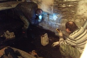 В Озерске многоквартирный дом обслуживают бомжи, живущие в подвале