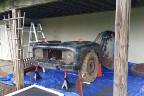 Парень переделал старый пикап в барную стойку