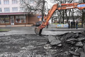 Вместо ремонта на Закарпатье откопали старую дорогу из брусчатки