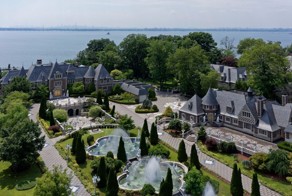 Как жил миллиардер-эмигрант из СССР в этом сногсшибательном особняке за 85 млн. долларов