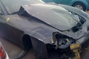 Разбившись на Ferrari, этот плейбой начал тратить свои миллионы на помощь людям