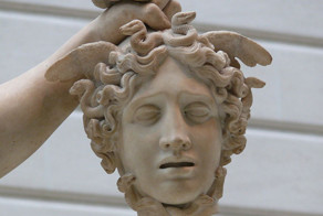 Дорогие родственники, дайте мне поесть. А то хочу вам под дверь накакать, а нечем