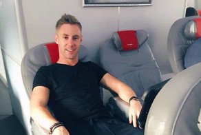 Джонни Уорд — 33-летний парень, который заработал 1,5 млн. долларов, объехав все страны мира