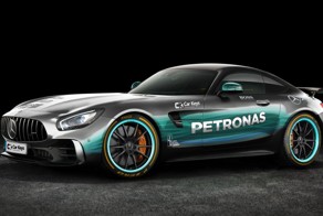 Современные автомобили в раскраске болидов Формулы-1