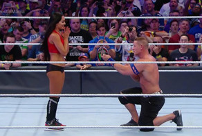 Рестлер сделал предложение своей девушке прямо на ринге