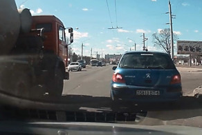 Подстава от Пежо с аварийкой