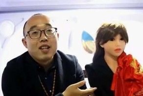 Китаец женился на роботе, не найдя себе достойную девушку
