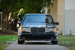 В США пустят с молотка культовый Mercedes 500E W124
