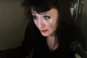 Мать избила блогершу во время онлайн-трансляции