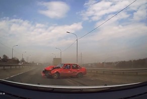 Грузовик уничтожил Нексию