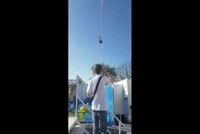Катание на аттракционе чуть не закончилось для девушки трагедией