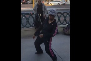 60-летняя бабушка зажигает не по-детски 