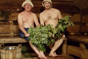 «Люди везде закармливают меня». Американец о русской бане и жизни в России