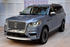 Cовершенно новый и очень роскошный Lincoln Navigator