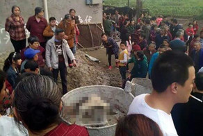 Две маленькие девочки погибли внутри бетономешалки