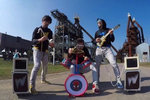 Музыканты сыграли кавер на песню Rage Against the Machine на детских музыкальных инструментах