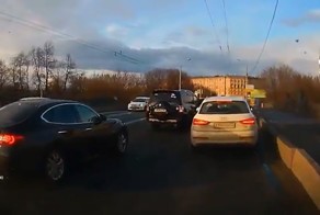 Он же включил поворотник!