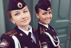 Очаровательные девушки в форме