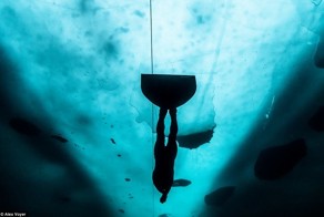 Чемпион по подледному фридайвингу: 175 метров под толщей льда