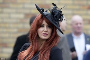 Шотландки на скачках показали себя с самой вызывающей стороны!