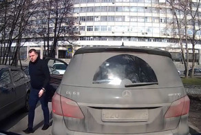 Водитель не пропустил детскую скорую помощь в Москве