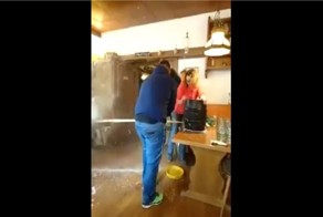 При открытии кеги с пивом что-то пошло не так