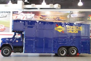 Идеальный подарок на 80 лет для начальника гоночной команды